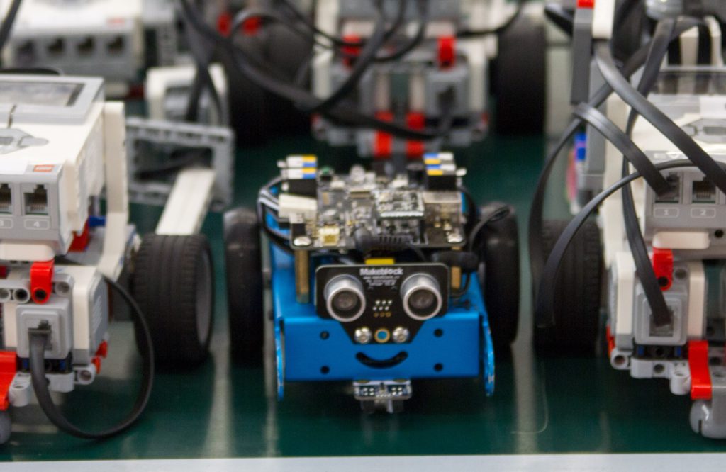 Программирование на Arduino. Мобильные роботы на ардуино. Модуль 1 ...